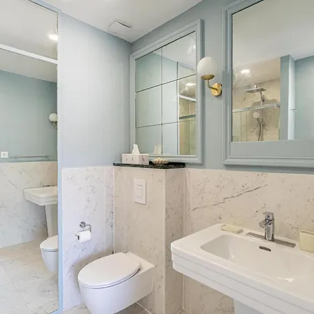 Luxurious Penthouse, 2 Bedroom Suites, 3 Spacious Terraces, Gorgeous Views Of Mountains And Sea, *