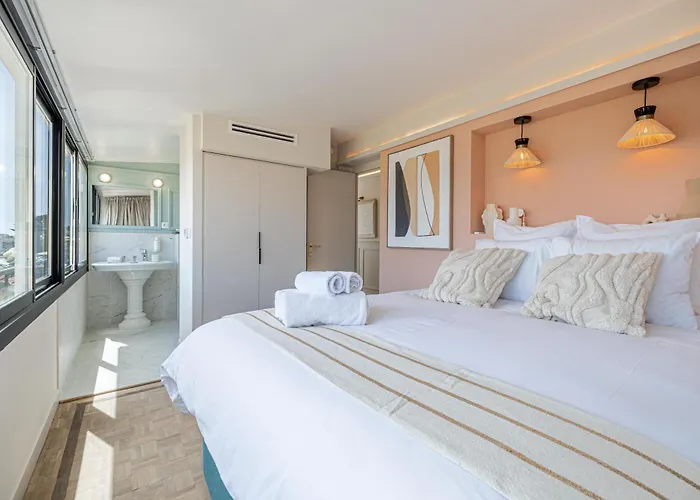 Luxurious Penthouse, 2 Bedroom Suites, 3 Spacious Terraces, Gorgeous Views Of Mountains And Sea, * Nizza
